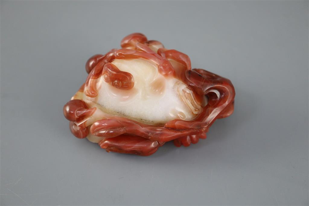 A Chinese chalcedony brushwasher, 7.5cm